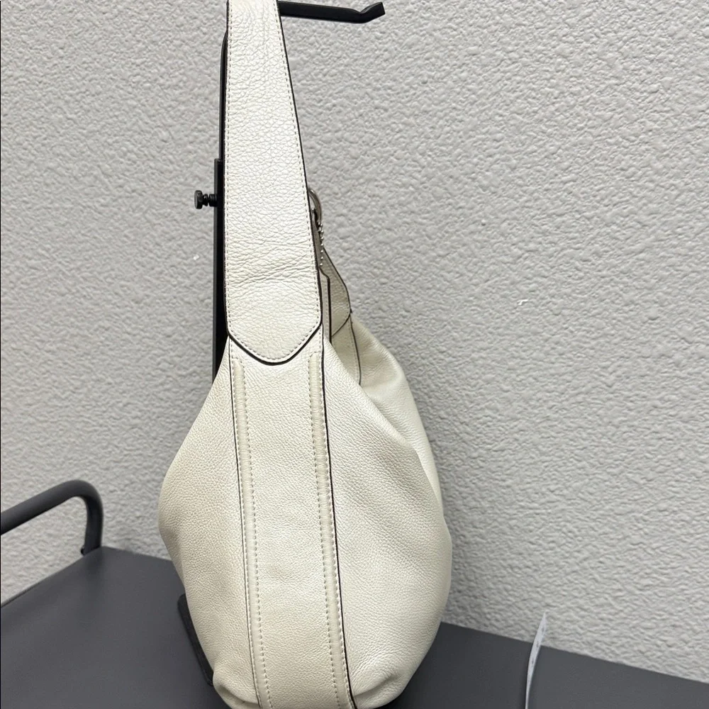 Coach Avery Pearlescent Small Hobo